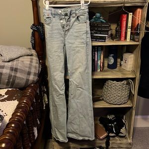 American Eagle High Waisted Lightwash Jeans